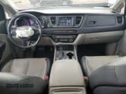 ✅ 2019 Kia Sedona EX • VIN: KNDMB5C19K6552786 • Lot: 71753465. Wystawiony na Copart z przebiegiem 49 359 mil. Bezpłatny archiwum sprzedaży aukcyjnych z USA i szczegółowy raport historii pojazdu na DreamBid. Zdjęcie 8.