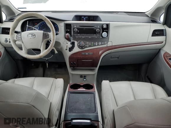 ✅ 2013 Toyota Sienna XLE • VIN: 5TDDK3DC1DS054184 • Lot: 44821285. Listed on Copart with 214,218 mi. Free auction sales archive from the USA and detailed vehicle history report at DreamBid. Image 8.