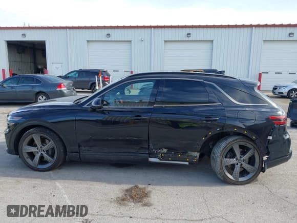 ✅ 2023 Genesis GV70 2.5T • VIN: KMUMADTB2PU089637 • Lot: 42153010. Listed on IAAI with 20,943 mi. Free auction sales archive from the USA and detailed vehicle history report at DreamBid. Image 15.