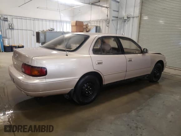✅ 1995 Toyota Camry LE • VIN: 4T1SK12E9SU590451 • Lot: 83832235. Wystawiony na Copart z przebiegiem 160 603 mil. Bezpłatny archiwum sprzedaży aukcyjnych z USA i szczegółowy raport historii pojazdu na DreamBid. Zdjęcie 3.