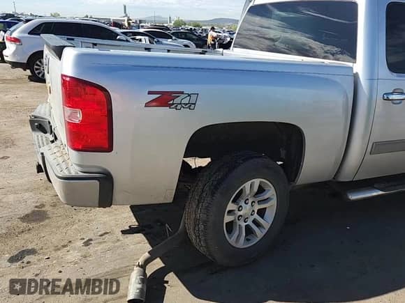 2013 Chevrolet Silverado 1500 LT z VIN 3GCPKSE7XDG287472, wystawiony jako Copart lot #81815095 z przebiegiem 140 925 mil mil oraz Szkoda całkowita • Salvage title. Historia ofert i sprzedaży dostępna na DreamBid. Obrazek 13.