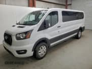 ✅ 2023 Ford Transit Passenger XLT • VIN: 1FBAX2YGXPKA94145 • Лот: 94169395. Опубликован ранее на Copart с пробегом 61 374 миль. Бесплатный доступ к архиву аукционных продаж из США и подробный отчёт об истории автомобиля на DreamBid. Изображение 1.