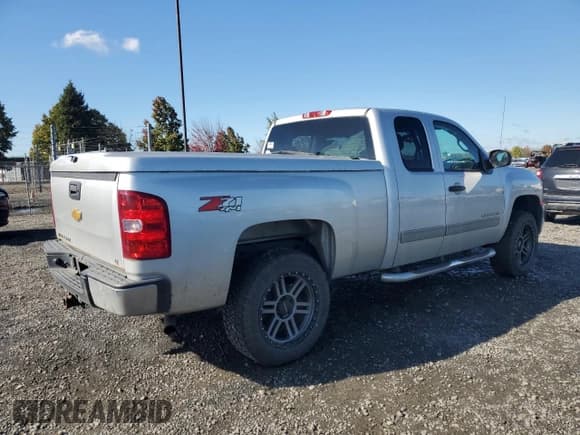✅ 2013 Chevrolet Silverado 1500 LT • VIN: 1GCRKSE75DZ305921 • Lot: 85949605. Listed on Copart with 204,562 mi. Free auction sales archive from the USA and detailed vehicle history report at DreamBid. Image 3.