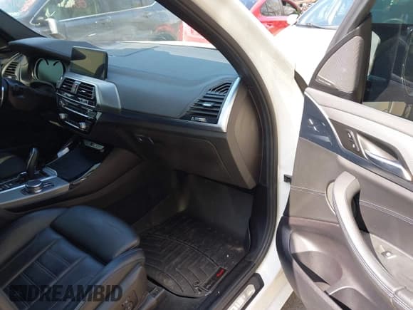 ✅ 2018 BMW X3 M40i • VIN: 5UXTS3C57J0Z02242 • Lot: 42214953. Wystawiony na IAAI z przebiegiem 81 598 mil. Bezpłatny archiwum sprzedaży aukcyjnych z USA i szczegółowy raport historii pojazdu na DreamBid. Zdjęcie 5.