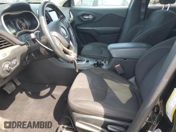 ✅ 2017 Jeep Cherokee 75th Anniversary Edition • VIN: 1C4PJLCB2HW549380 • Lot: 66903065. Wystawiony na Copart z przebiegiem 92 611 mil. Bezpłatny archiwum sprzedaży aukcyjnych z USA i szczegółowy raport historii pojazdu na DreamBid. Zdjęcie 7.