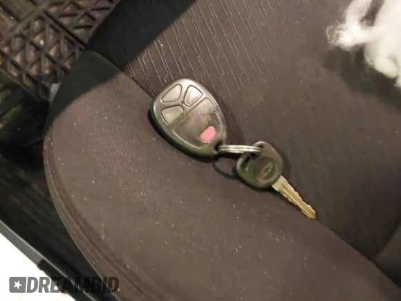 2010 Chevrolet Silverado 1500 LT with VIN 3GCRKSE32AG189991, listed as a IAAI auction lot 43281362 with 182,628 mi miles and . Bid and sale history available at DreamBid. Image 11.