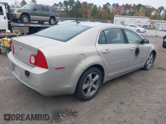 2011 Chevrolet Malibu 1LT z VIN 1G1ZC5E1XBF138988, wystawiony jako IAAI lot #43507005 z przebiegiem 181 213 mil mil oraz . Historia ofert i sprzedaży dostępna na DreamBid. Obrazek 4.