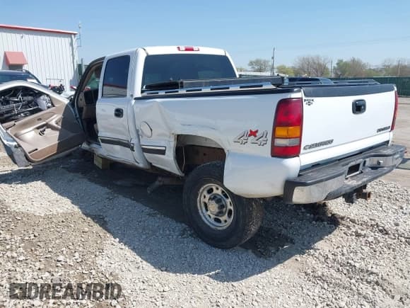 ✅ 2001 Chevrolet Silverado 2500HD LS • VIN: 1GCHK23U31F202241 • Lot: 41978203. Wystawiony na IAAI z przebiegiem 200 912 mil. Bezpłatny archiwum sprzedaży aukcyjnych z USA i szczegółowy raport historii pojazdu na DreamBid. Zdjęcie 3.