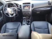 ✅ 2014 Kia Sorento LX • VIN: 5XYKT3A64EG477195 • Лот: 90866545. Опубликован ранее на Copart с пробегом 148 660 миль. Бесплатный доступ к архиву аукционных продаж из США и подробный отчёт об истории автомобиля на DreamBid. Изображение 8.