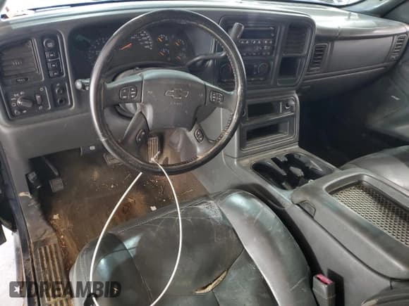 ✅ 2005 Chevrolet Silverado 1500 LS • VIN: 1GCEK19T45E274962 • Lot: 92251245. Wystawiony na Copart z przebiegiem 243 472 mil. Bezpłatny archiwum sprzedaży aukcyjnych z USA i szczegółowy raport historii pojazdu na DreamBid. Zdjęcie 8.