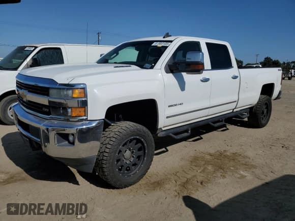 ✅ 2015 Chevrolet Silverado 2500HD LTZ • VIN: 1GC1KWE80FF586673 • Лот: 61583105. Опубликован ранее на Copart с пробегом 250 012 миль. Бесплатный доступ к архиву аукционных продаж из США и подробный отчёт об истории автомобиля на DreamBid. Изображение 1.