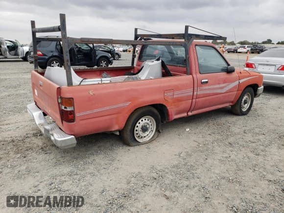 ✅ 1990 Toyota Pickup DX • VIN: JT4RN81P5L5086707 • Лот: 84467615. Опубликован ранее на Copart с пробегом 139 390 миль. Бесплатный доступ к архиву аукционных продаж из США и подробный отчёт об истории автомобиля на DreamBid. Изображение 3.