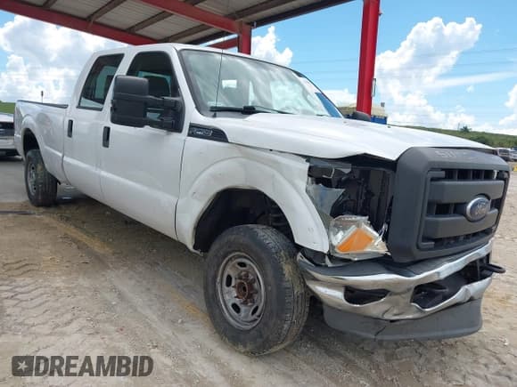 ✅ 2013 Ford F-250 XL • VIN: 1FT7W2B60DEB22344 • Lot: 43298992. Wystawiony na IAAI z przebiegiem 233 969 mil. Bezpłatny archiwum sprzedaży aukcyjnych z USA i szczegółowy raport historii pojazdu na DreamBid. Zdjęcie 1.