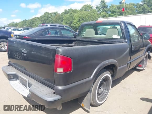 ✅ 2002 Chevrolet S-10 LS • VIN: 1GCCS145628180253 • Лот: 43132423. Опубликован ранее на IAAI с пробегом 103 662 миль. Бесплатный доступ к архиву аукционных продаж из США и подробный отчёт об истории автомобиля на DreamBid. Изображение 4.
