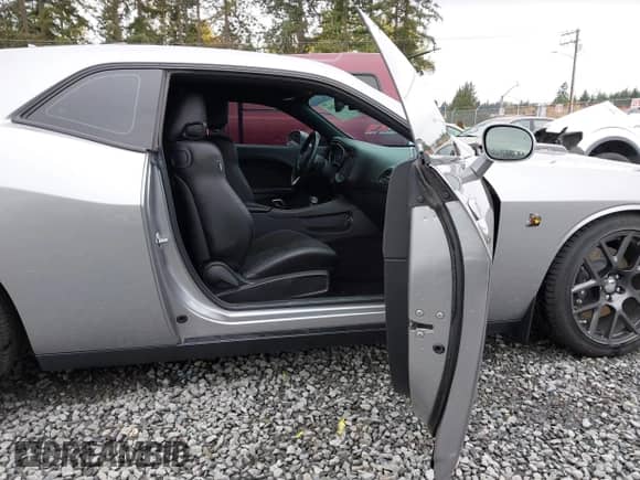 2016 Dodge Challenger R/T Scat Pack z VIN 2C3CDZFJ6GH192444, wystawiony jako IAAI lot #43547691 z przebiegiem 113 524 mil mil oraz . Historia ofert i sprzedaży dostępna na DreamBid. Obrazek 5.