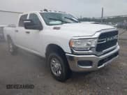✅ 2024 Ram 2500 Tradesman • VIN: 3C6UR5CJ3RG328604 • Lot: 43072325. Wystawiony na IAAI z przebiegiem Nie podano. Bezpłatny archiwum sprzedaży aukcyjnych z USA i szczegółowy raport historii pojazdu na DreamBid. Zdjęcie 1.