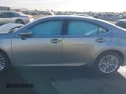 ✅ 2018 Lexus ES 350 • VIN: 58ABK1GG4JU081479 • Lot: 41363284. Wystawiony na IAAI z przebiegiem 35 487 mil. Bezpłatny archiwum sprzedaży aukcyjnych z USA i szczegółowy raport historii pojazdu na DreamBid. Zdjęcie 15.