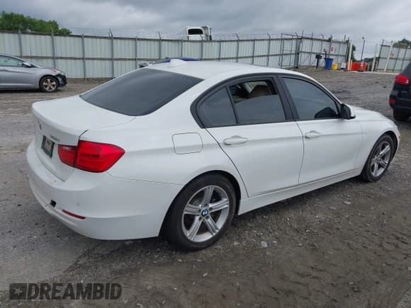 ✅ 2015 BMW 3 Series 328i • VIN: WBA3A5G59FNS87002 • Lot: 42366574. Listed on IAAI with 173,359 mi. Free auction sales archive from the USA and detailed vehicle history report at DreamBid. Image 4.