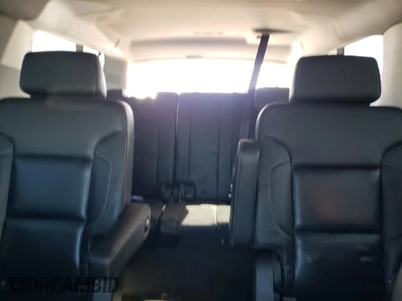 ✅ 2015 Chevrolet Suburban LTZ • VIN: 1GNSKKKC8FR212727 • Lot: 45039744. Wystawiony na Copart z przebiegiem 199 471 mil. Bezpłatny archiwum sprzedaży aukcyjnych z USA i szczegółowy raport historii pojazdu na DreamBid. Zdjęcie 10.