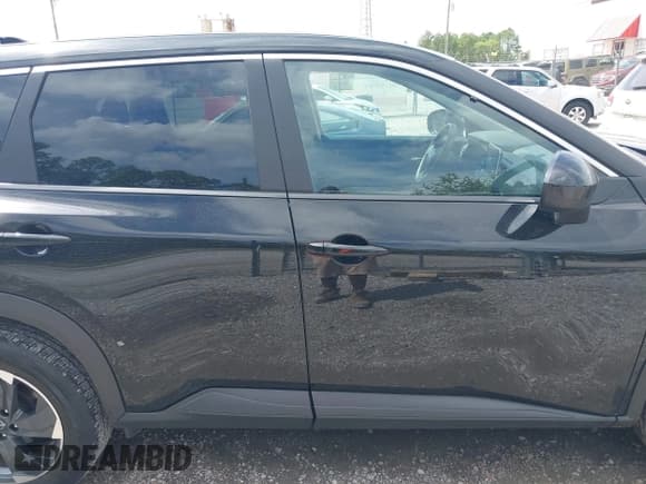 ✅ 2025 Nissan Rogue SV • VIN: 5N1BT3BA6SC784334 • Lot: 43282610. Wystawiony na IAAI z przebiegiem 27 252 mil. Bezpłatny archiwum sprzedaży aukcyjnych z USA i szczegółowy raport historii pojazdu na DreamBid. Zdjęcie 13.