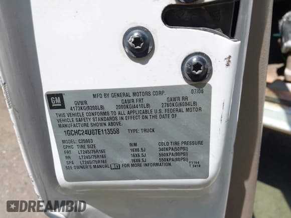 ✅ 2007 Chevrolet Silverado 2500HD Work Truck • VIN: 1GCHC24U07E113558 • Lot: 42389486. Wystawiony na IAAI z przebiegiem 237 467 mil. Bezpłatny archiwum sprzedaży aukcyjnych z USA i szczegółowy raport historii pojazdu na DreamBid. Zdjęcie 9.