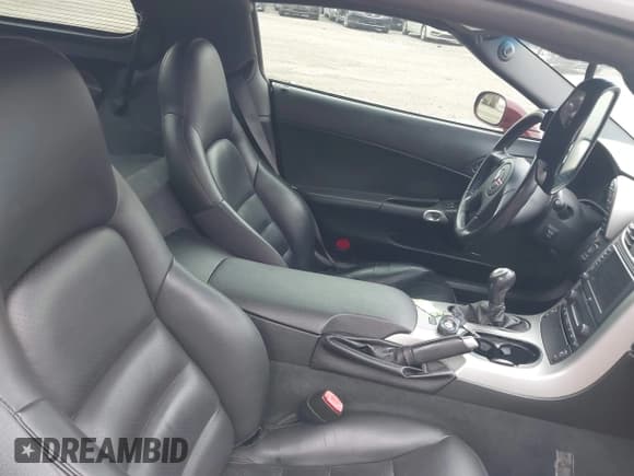 ✅ 2005 Chevrolet Corvette • VIN: 1G1YY24U355136792 • Lot: 43583636. Wystawiony na IAAI z przebiegiem 40 576 mil. Bezpłatny archiwum sprzedaży aukcyjnych z USA i szczegółowy raport historii pojazdu na DreamBid. Zdjęcie 5.