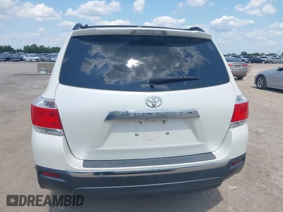 ✅ 2013 Toyota Highlander Limited • VIN: 5TDYK3EH3DS119743 • Лот: 42946751. Опубликован ранее на IAAI с пробегом 164 813 миль. Бесплатный доступ к архиву аукционных продаж из США и подробный отчёт об истории автомобиля на DreamBid. Изображение 17.