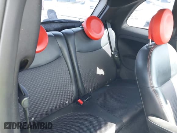 ✅ 2014 FIAT 500e • VIN: 3C3CFFGE7ET172881 • Lot: 41610593. Wystawiony na IAAI z przebiegiem 70 768 mil. Bezpłatny archiwum sprzedaży aukcyjnych z USA i szczegółowy raport historii pojazdu na DreamBid. Zdjęcie 8.