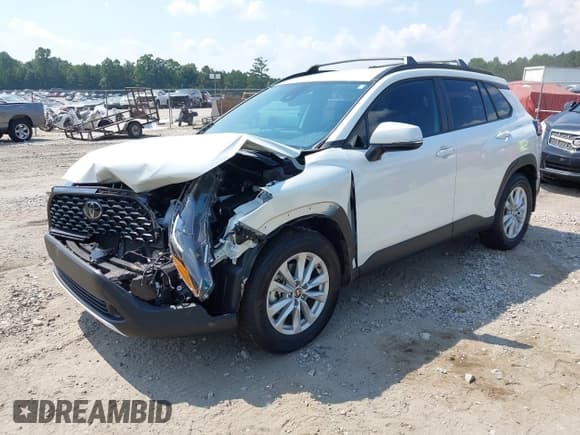 ✅ 2022 Toyota Corolla Cross LE • VIN: 7MUCAABG2NV019119 • Lot: 43157875. Listed on IAAI with 38,566 mi. Free auction sales archive from the USA and detailed vehicle history report at DreamBid. Image 17.