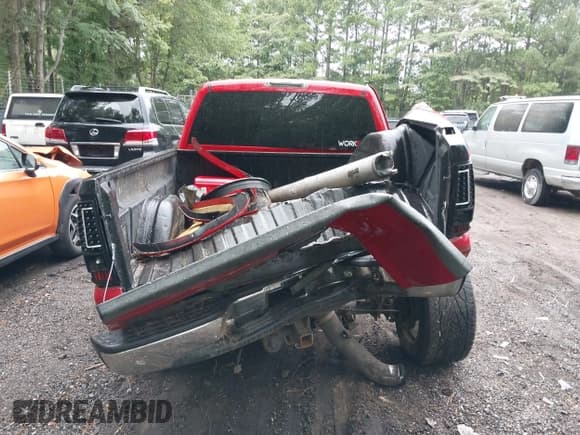 ✅ 2006 Chevrolet Silverado 2500HD LT3 • VIN: 1GCHK23D96F228883 • Лот: 42908093. Опубликован ранее на IAAI с пробегом 181 558 миль. Бесплатный доступ к архиву аукционных продаж из США и подробный отчёт об истории автомобиля на DreamBid. Изображение 16.