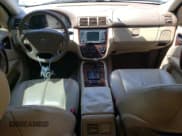 ✅ 2003 Mercedes-Benz M 320 • VIN: 4JGAB54E43A382688 • Lot: 54434734. Wystawiony na Copart z przebiegiem 289 115 mil. Bezpłatny archiwum sprzedaży aukcyjnych z USA i szczegółowy raport historii pojazdu na DreamBid. Zdjęcie 8.