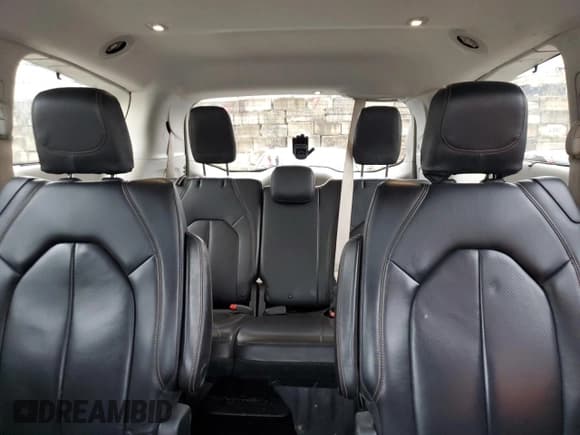 ✅ 2018 Chrysler Pacifica Touring L • VIN: 2C4RC1BG5JR246225 • Lot: 81711075. Wystawiony na Copart z przebiegiem 170 666 mil. Bezpłatny archiwum sprzedaży aukcyjnych z USA i szczegółowy raport historii pojazdu na DreamBid. Zdjęcie 10.