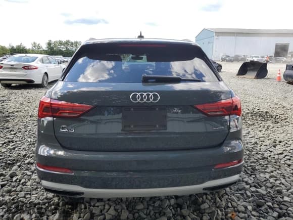 ✅ 2022 Audi Q3 Premium • VIN: WA1AUCF39N1048278 • Lot: 70220635. Wystawiony na Copart z przebiegiem 18 346 mil. Bezpłatny archiwum sprzedaży aukcyjnych z USA i szczegółowy raport historii pojazdu na DreamBid. Zdjęcie 6.