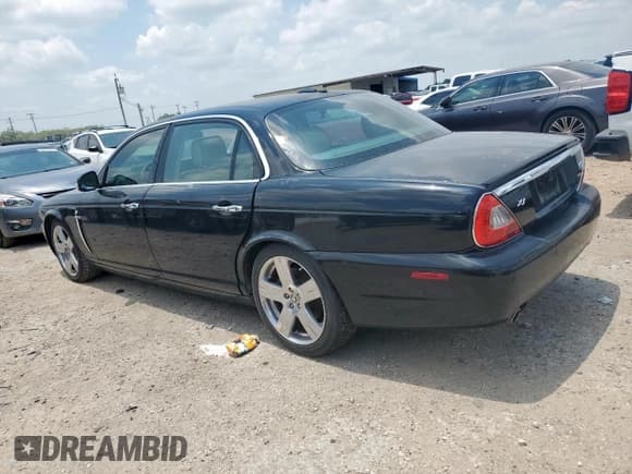 ✅ 2008 Jaguar XJ Vanden Plas • VIN: SAJWA82B28SH19193 • Лот: 59598725. Опубликован ранее на Copart с пробегом 173 805 миль. Бесплатный доступ к архиву аукционных продаж из США и подробный отчёт об истории автомобиля на DreamBid. Изображение 2.