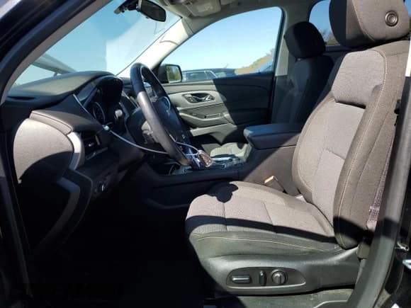 ✅ 2020 Chevrolet Traverse LT Cloth • VIN: 1GNERGKW5LJ176490 • Лот: 84909865. Опубликован ранее на Copart с пробегом 81 090 миль. Бесплатный доступ к архиву аукционных продаж из США и подробный отчёт об истории автомобиля на DreamBid. Изображение 7.