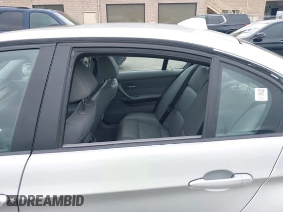 ✅ 2008 BMW 3 Series 328i • VIN: WBAVA37538NL52457 • Лот: 42063895. Опубликован ранее на IAAI с пробегом 114 401 миль. Бесплатный доступ к архиву аукционных продаж из США и подробный отчёт об истории автомобиля на DreamBid. Изображение 17.