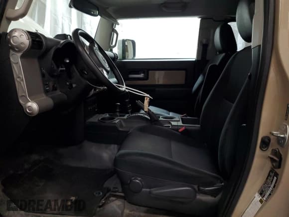 ✅ 2014 Toyota FJ Cruiser • VIN: JTEBU4BFXEK185381 • Lot: 82675155. Wystawiony na Copart z przebiegiem 103 818 mil. Bezpłatny archiwum sprzedaży aukcyjnych z USA i szczegółowy raport historii pojazdu na DreamBid. Zdjęcie 7.