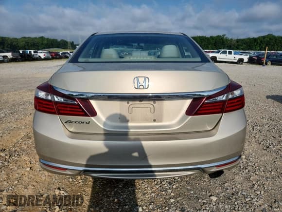 ✅ 2016 Honda Accord LX • VIN: 1HGCR2F35GA061687 • Лот: 64214075. Опубликован ранее на Copart с пробегом 172 789 миль. Бесплатный доступ к архиву аукционных продаж из США и подробный отчёт об истории автомобиля на DreamBid. Изображение 6.