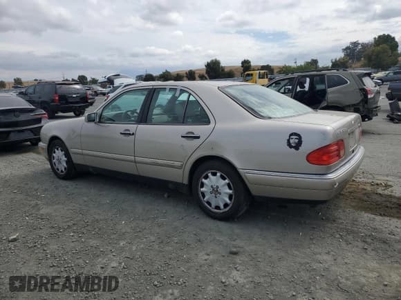 ✅ 1998 Mercedes-Benz E 320 • VIN: WDBJF65F9WA667010 • Lot: 84706445. Listed on Copart with 149,350 mi. Free auction sales archive from the USA and detailed vehicle history report at DreamBid. Image 2.