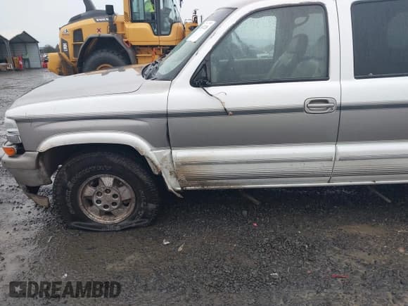 ✅ 2001 Chevrolet Suburban LS • VIN: 3GNFK16TX1G164467 • Лот: 41097220. Опубликован ранее на IAAI с пробегом 234 966 миль. Бесплатный доступ к архиву аукционных продаж из США и подробный отчёт об истории автомобиля на DreamBid. Изображение 6.