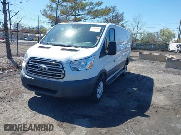 ✅ 2018 Ford Transit • VIN: 1FTYR1ZM2JKB16830 • Lot: 42070606. Wystawiony na IAAI z przebiegiem 85 495 mil. Bezpłatny archiwum sprzedaży aukcyjnych z USA i szczegółowy raport historii pojazdu na DreamBid. Zdjęcie 2.