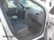 ✅ 2013 Chevrolet Traverse LT • VIN: 1GNKRGKD2DJ164106 • Lot: 42949803. Wystawiony na IAAI z przebiegiem 320 345 mil. Bezpłatny archiwum sprzedaży aukcyjnych z USA i szczegółowy raport historii pojazdu na DreamBid. Zdjęcie 5.