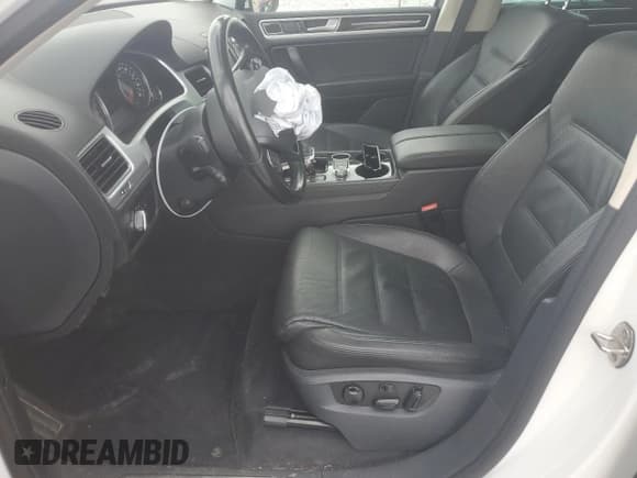 ✅ 2017 Volkswagen Touareg Executive • VIN: WVGGF7BP9HD001146 • Lot: 71483605. Listed on Copart with 143,912 mi. Free auction sales archive from the USA and detailed vehicle history report at DreamBid. Image 7.