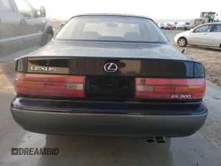 ✅ 1994 Lexus ES 300 • VIN: JT8GK13T4R0050450 • Лот: 74031683. Опубликован ранее на Copart с пробегом 116 151 миль. Бесплатный доступ к архиву аукционных продаж из США и подробный отчёт об истории автомобиля на DreamBid. Изображение 6.