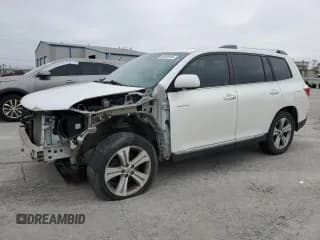 ✅ 2013 Toyota Highlander Limited • VIN: 5TDYK3EH2DS110404 • Лот: 50085645. Опубликован ранее на Copart с пробегом 171 370 миль. Бесплатный доступ к архиву аукционных продаж из США и подробный отчёт об истории автомобиля на DreamBid. Изображение 1.