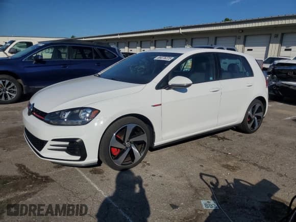✅ 2020 Volkswagen Golf GTI S • VIN: 3VW5T7AUXLM004949 • Лот: 66076225. Опубликован ранее на Copart с пробегом 61 287 миль. Бесплатный доступ к архиву аукционных продаж из США и подробный отчёт об истории автомобиля на DreamBid. Изображение 1.