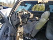 ✅ 2003 Chevrolet Silverado 2500HD LS • VIN: 1GCHK29143E359489 • Lot: 82926934. Wystawiony na Copart z przebiegiem Nie podano. Bezpłatny archiwum sprzedaży aukcyjnych z USA i szczegółowy raport historii pojazdu na DreamBid. Zdjęcie 8.