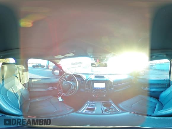 ✅ 2020 Ford Expedition Limited • VIN: 1FMJU1KT3LEA35978 • Lot: 92008105. Wystawiony na Copart z przebiegiem 136 200 mil. Bezpłatny archiwum sprzedaży aukcyjnych z USA i szczegółowy raport historii pojazdu na DreamBid. Zdjęcie 15.