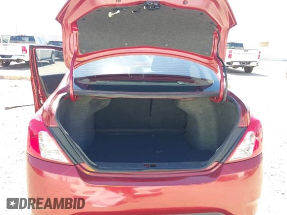 ✅ 2016 Nissan Versa SL • VIN: 3N1CN7AP7GL883615 • Lot: 41845425. Listed on IAAI with 137,587 mi. Free auction sales archive from the USA and detailed vehicle history report at DreamBid. Image 17.