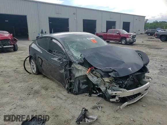 ✅ 2024 Tesla Model Y Long Range • VIN: 7SAYGDEE3RF993215 • Лот: 56867725. Опубликован ранее на Copart с пробегом Не указан. Бесплатный доступ к архиву аукционных продаж из США и подробный отчёт об истории автомобиля на DreamBid. Изображение 15.